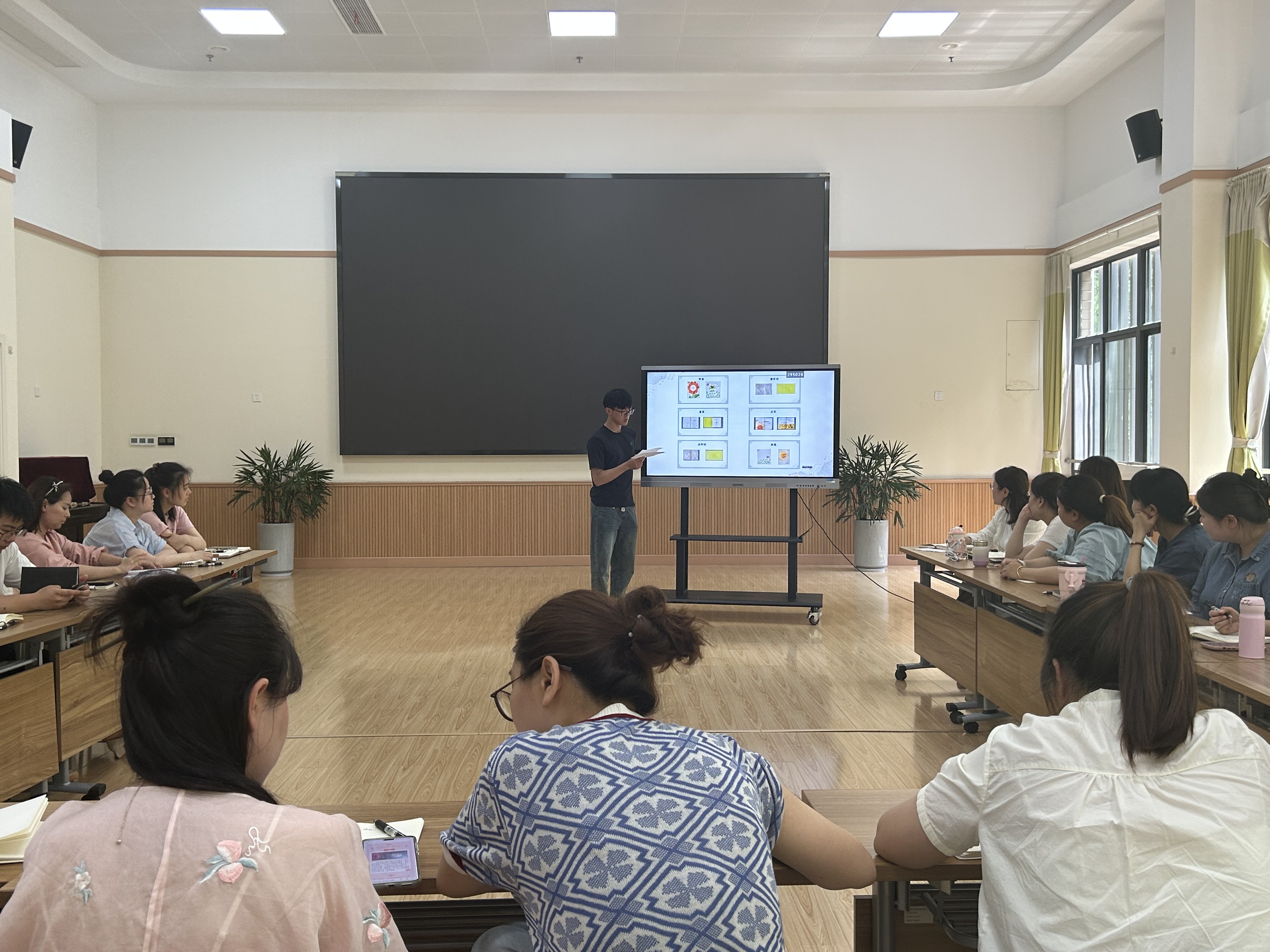 相信老师们定会带着收获前行,用心,用爱,用陪伴继续书写属于孩子们的"